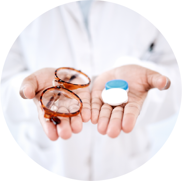 画像:マスクをしている熊の人形