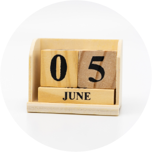 画像:マスクをしている熊の人形